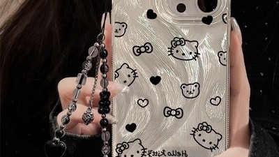 [아이폰15프로 헬로키티 케이스] 인터넷 특가 키티 물결 실버 아이폰케이스 당일출고 힙한 메탈 슬림 커플 하드 폰케이스 휴대폰 케이스